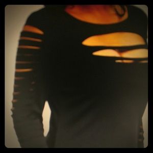 Long sleeve shreded shirt